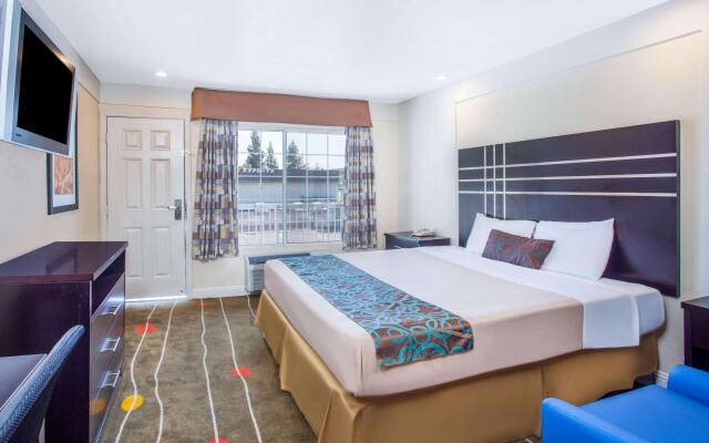 Travelodge by Wyndham Fresno Yosemite Area