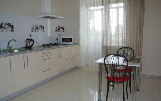 Хмельницьке шосе 122а