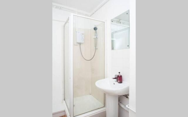 Brynglas Newport flat sleeps 8 - Mycityhaven