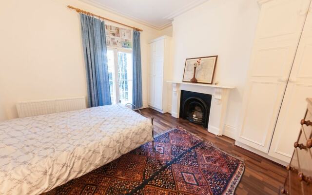 Newly Refurbished Victorian Style Flat for 2