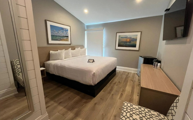 Colonial Hotel & Suites