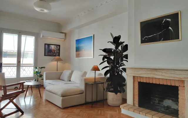Stylish 1BR Apt With Retro Kitchen View Balcony