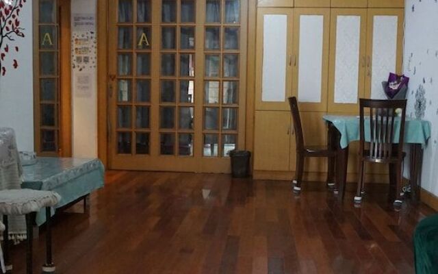 Shanghai Mofang Style Girls' Hostel
