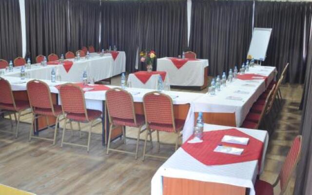 Maxoil Hotel