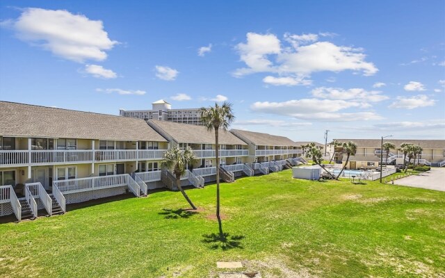 Sandpiper Cove 8236 Studio Bedroom Condo by RedAwning