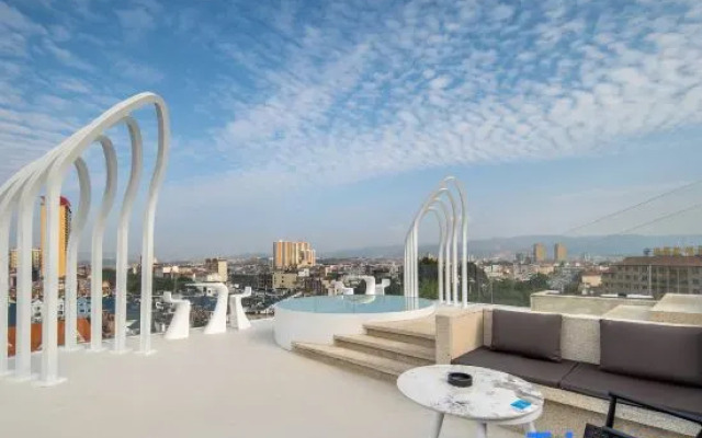 Rililanou International Hotel