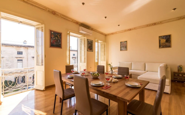 Luxury Seaview Apartment in the Heart of Old Town