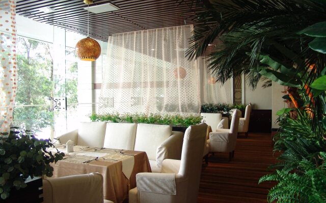 Kunming Golden Spring Hotel