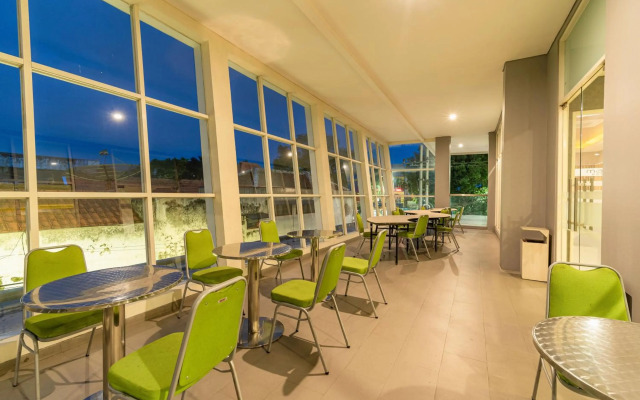 Ascent Hotel and Cafe