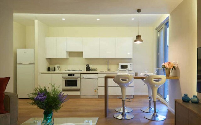 Quiet with Terrasse in City Center by FeelHome