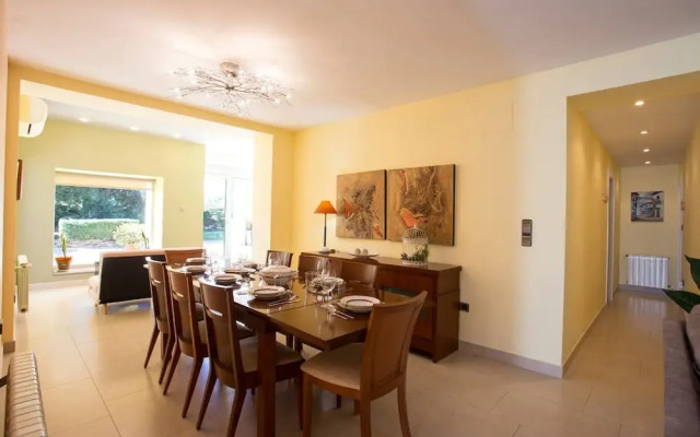 Private Pool, Garden, Barbecue and Beach Nearby