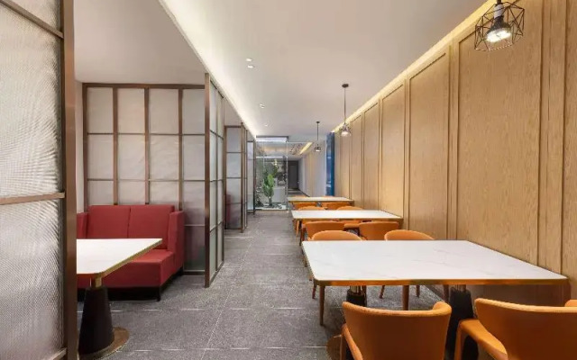 Ramada Encore By Wyndham Wuhan Station
