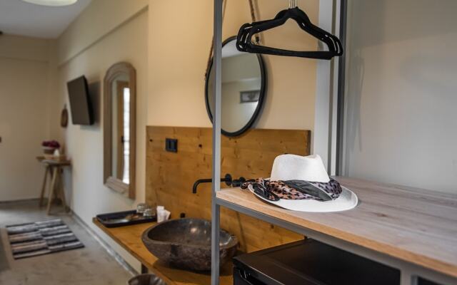 Pefkon Suites