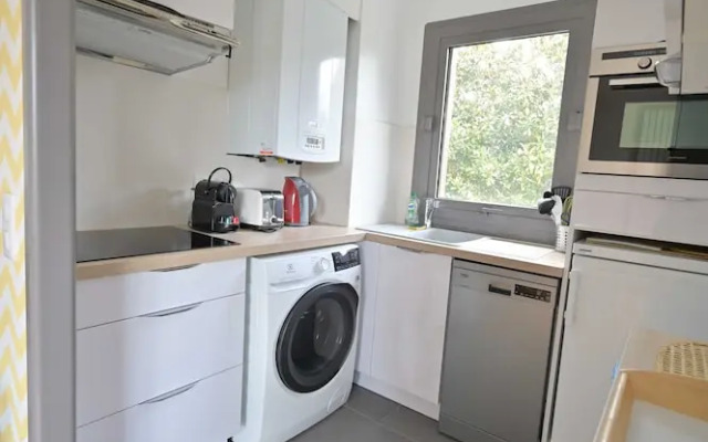 Very Nice Apartment With Balcony - 4p/1br - 600m From the Beach