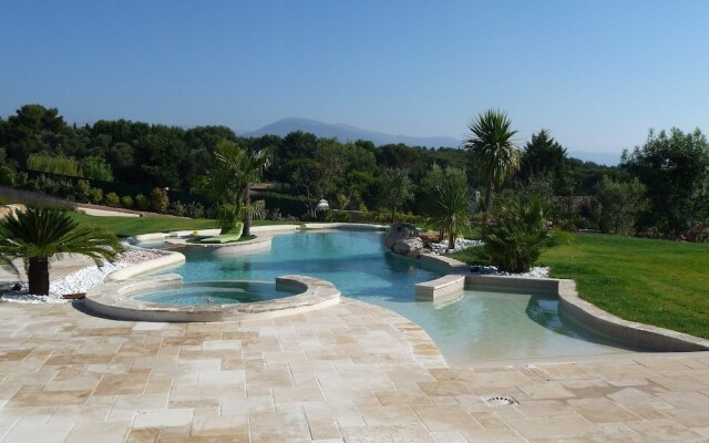 HAVRE DE PAIX" 5 étoiles Prestige jacuzzi, hammam, sauna, PISCINE chauffée Mougins Cannes Grasse