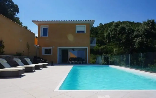 Villa in Solenzara With Pool & Sea View
