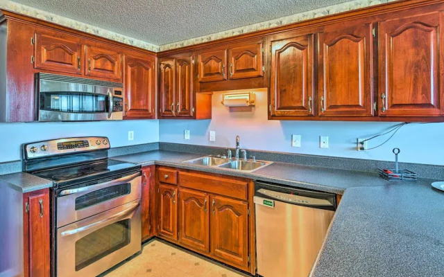 Pet-friendly Clarksville Home w/ Backyard!