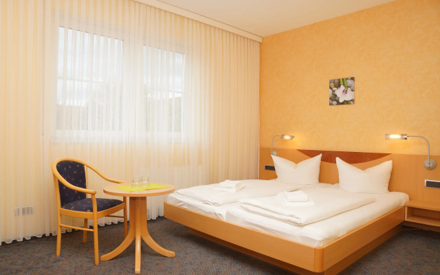 Warias Hotel & Restaurant