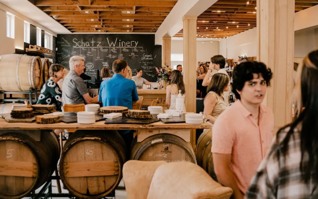 Hessenland Inn & Schatz Winery