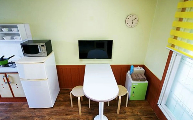 Anmyeondo Blue Ara Pension