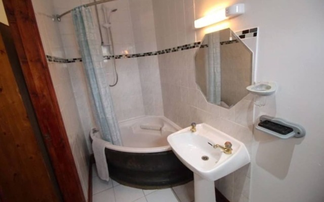 Cosy, Self-contained 1-bedroom Flat Near Nantwich