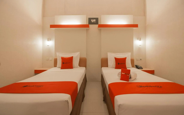 RedDoorz Plus near Kampung Gajah 3