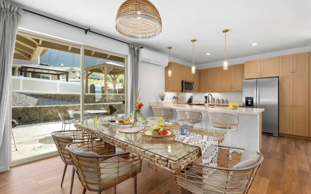 Makaha Villa by Avantstay Mountain + Ocean Views