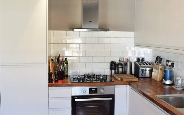 Contemporary 2BD Flat 4 Mins to Finsbury Park!