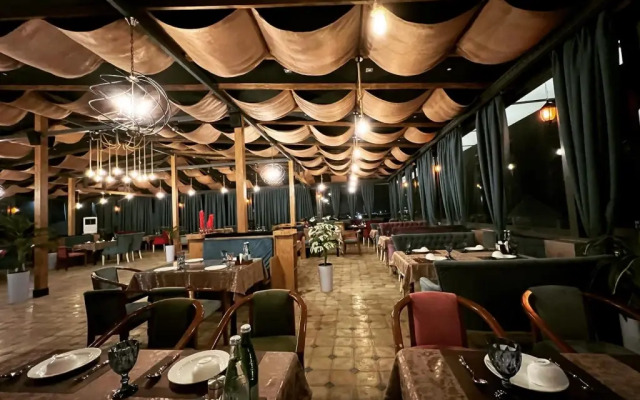 Almaz Plaza Hotel