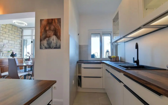 Apartment With Breathtaking sea View