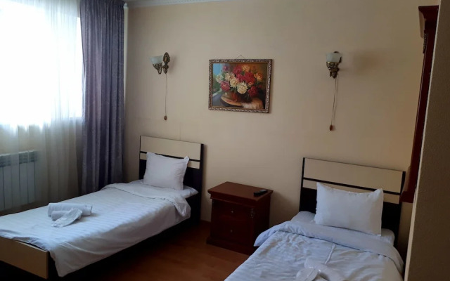 Azat Hotel