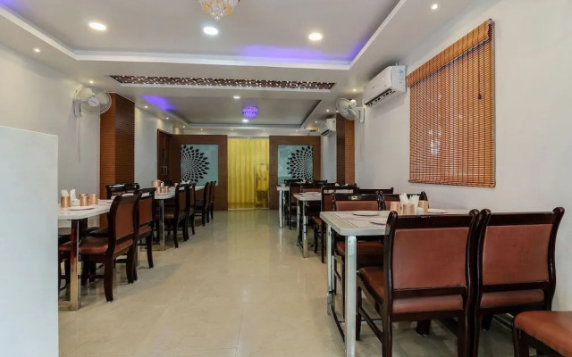 Royal Emirates by OYO Rooms