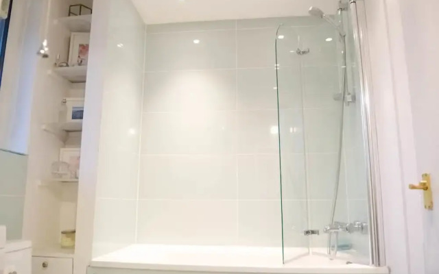 Beautiful Battersea Flat - 4 Guests