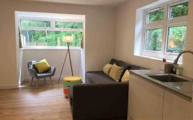 Bright and spacious annex near Lymington with private garden