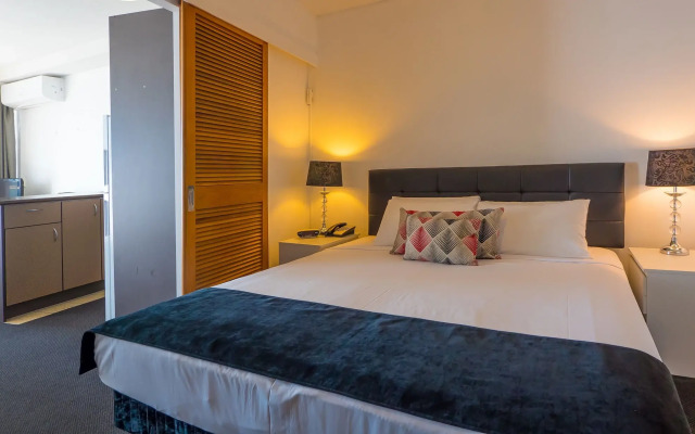 Broadbeach Savannah Hotel & Resort