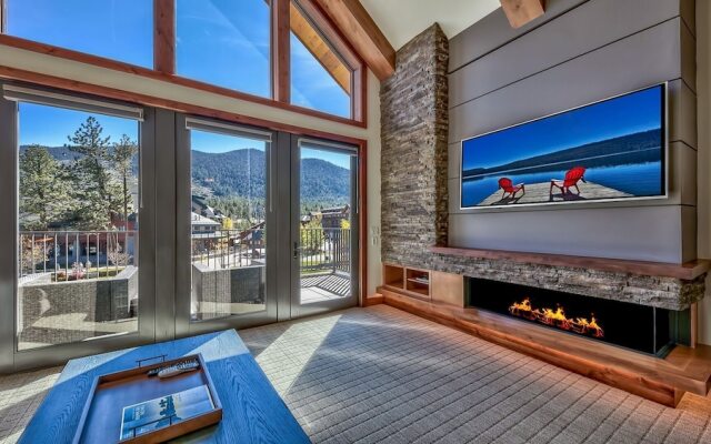 Luxury 2br Steps From Heavenly Village & Gondola 2 Bedroom Condo by RedAwning