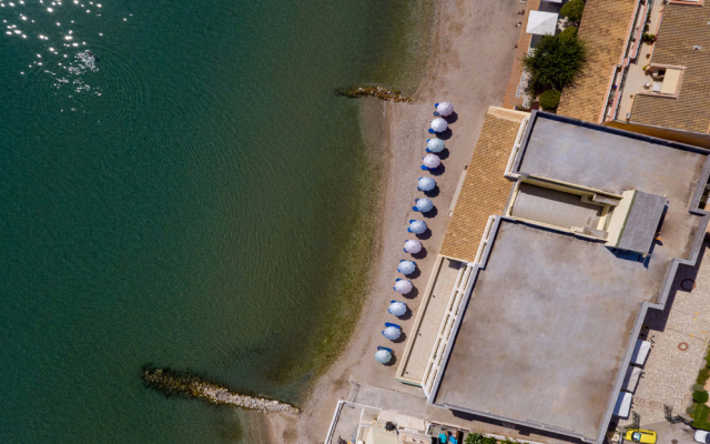 Rossis Beach Hotel