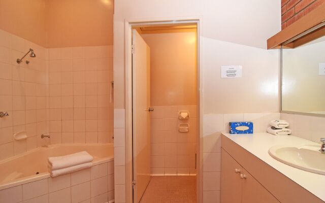 Main Lead Ballarat Motel