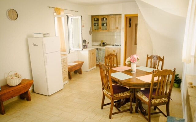 Eco Holiday House, Private Land of 11k sq. Meters!