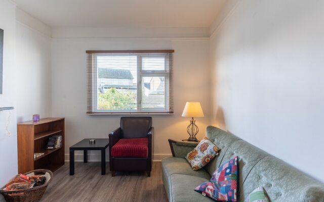 3 Bed Quaint House Town Center