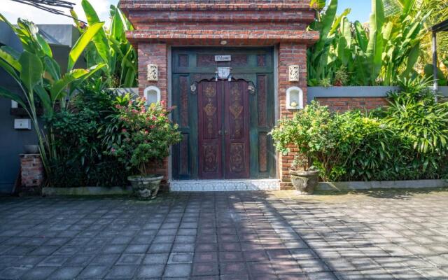 D Anyar Stay and Surf