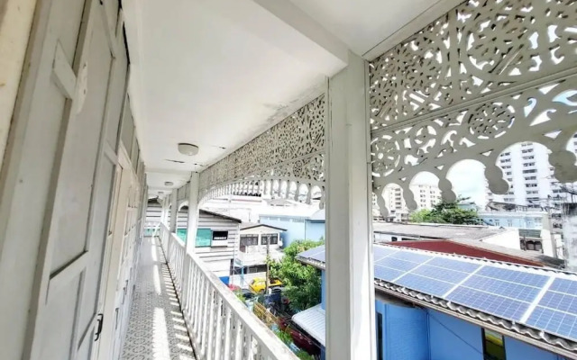 Aran hostel &Cafe Ngamwongwan