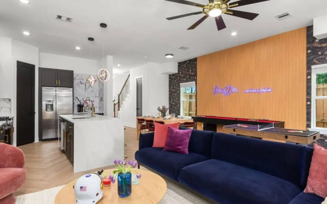 Chic 4BR Getaway Near NRG TMC