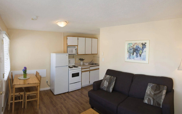 Crown Resort Motel