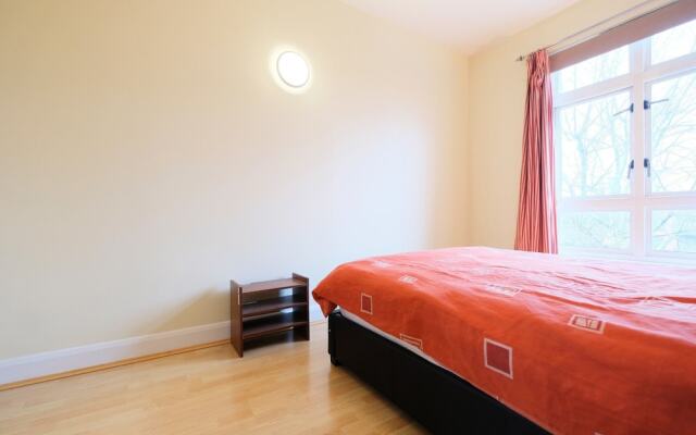 Clean, Secure 2BR Flat for 4 in East London