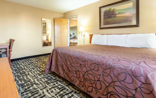 Super 8 by Wyndham Cozad