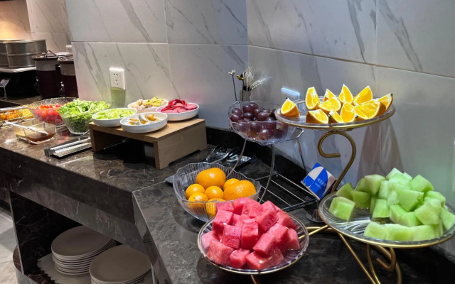 Yitel Collection (Shanghai Hongqiao Gubei Road, Yili Road Metro Station)