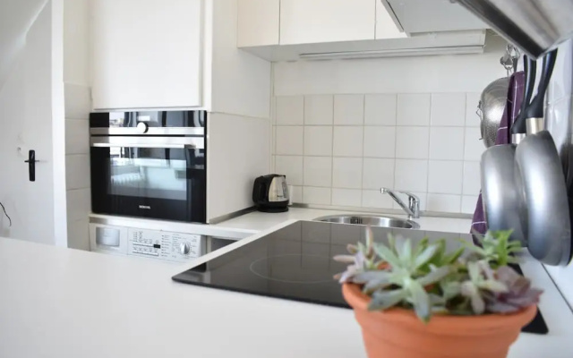 1 Bedroom Apartment Near Champs Elysee