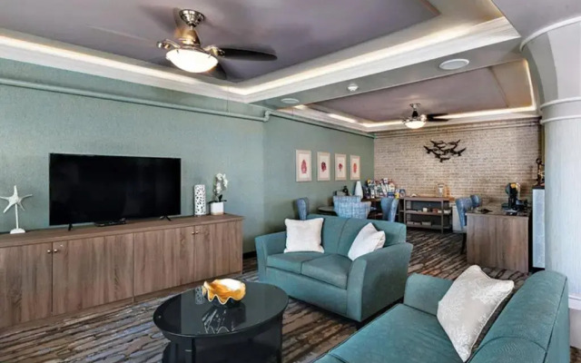 Reges Oceanfront Resort