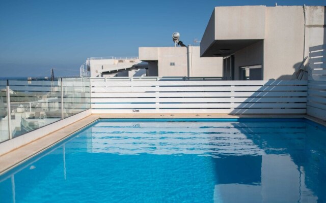 Pool Penthouse